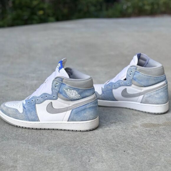 Air Jordan 1 Hyper Royal/Smoke Grey - Picture 3 of 4